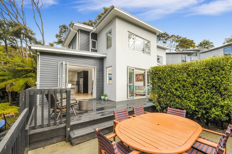 Photo of property in 20e Konini Road, Titirangi, Auckland, 0604