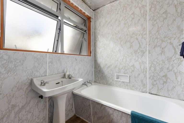 Photo of property in 12 Fendalton Crescent, Pinehaven, Upper Hutt, 5019