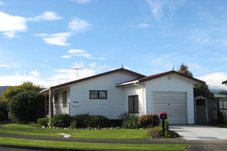 Photo of property in 8 Dellys Grove, Levin, 5510