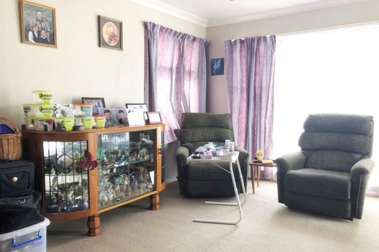 Photo of property in 19 Karaka Crescent, Levin, 5510