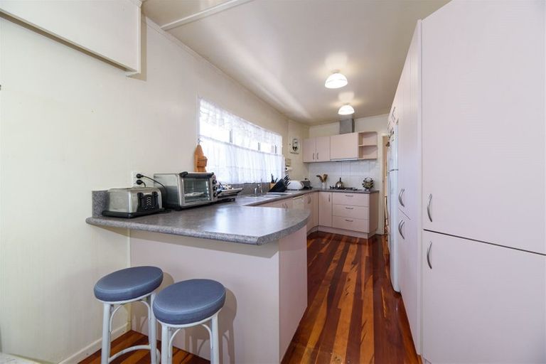 Photo of property in 27 Crompton Road, Massey, Auckland, 0614