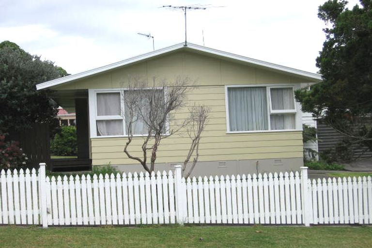 Photo of property in 36 Patts Avenue, Glendene, Auckland, 0602