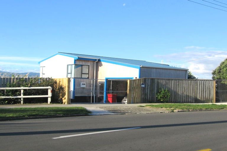 Photo of property in 40 Pikarere Street, Titahi Bay, Porirua, 5022