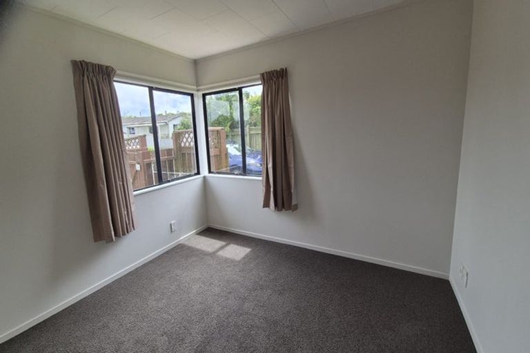 Photo of property in 60 Guadeloupe Crescent, Grenada Village, Wellington, 6037