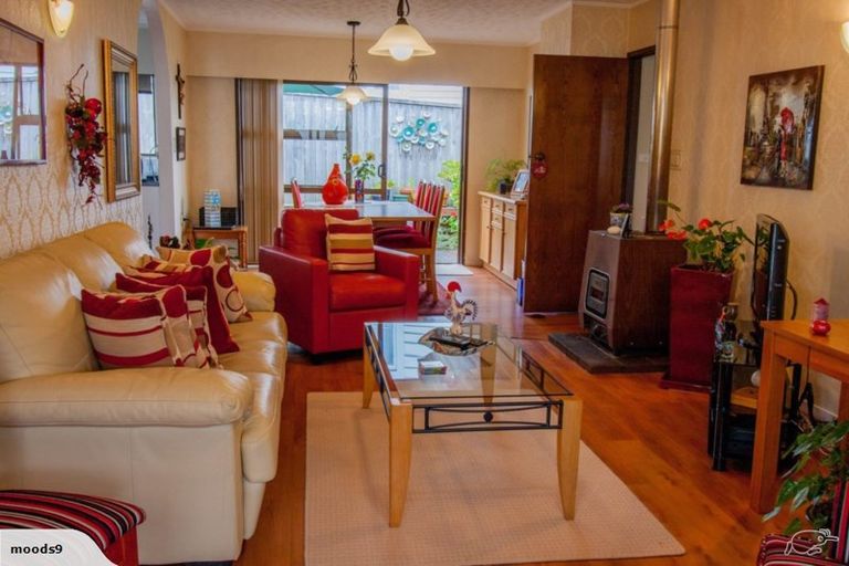 Photo of property in 2/51 View Road, Henderson, Auckland, 0612