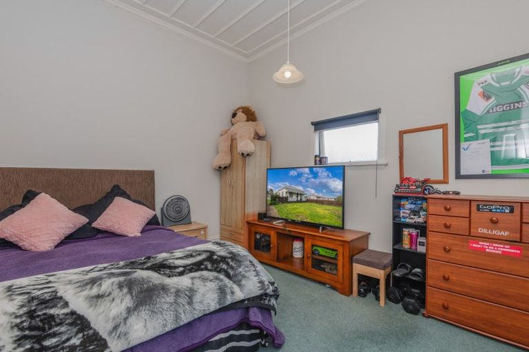 Photo of property in 26 Ross Street, Woodville, 4920
