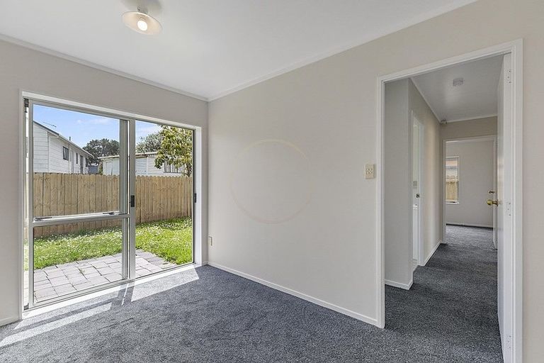 Photo of property in 2/24 Horlicks Place, Randwick Park, Auckland, 2105