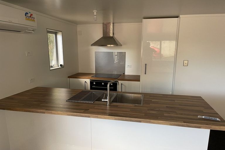 Photo of property in 323 Glenfield Road, Glenfield, Auckland, 0629