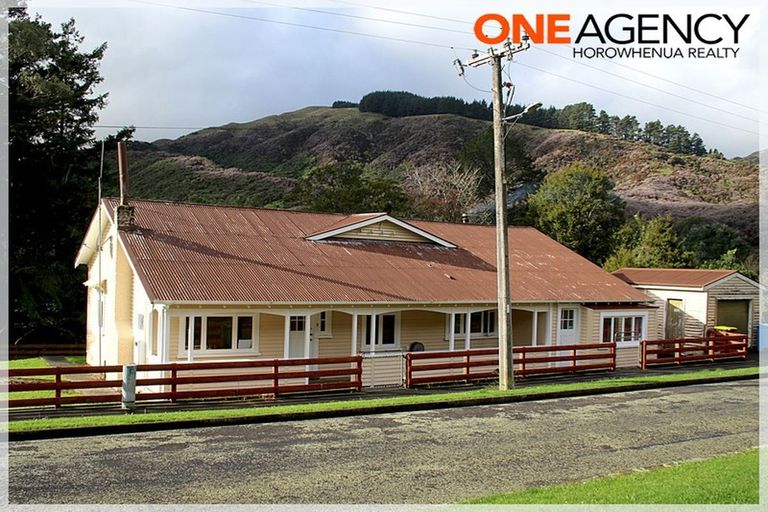 Photo of property in 3 Hay Street, Shannon, Palmerston North, 4474