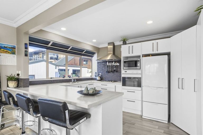 Photo of property in 110a Oceanview Road, Mount Maunganui, 3116