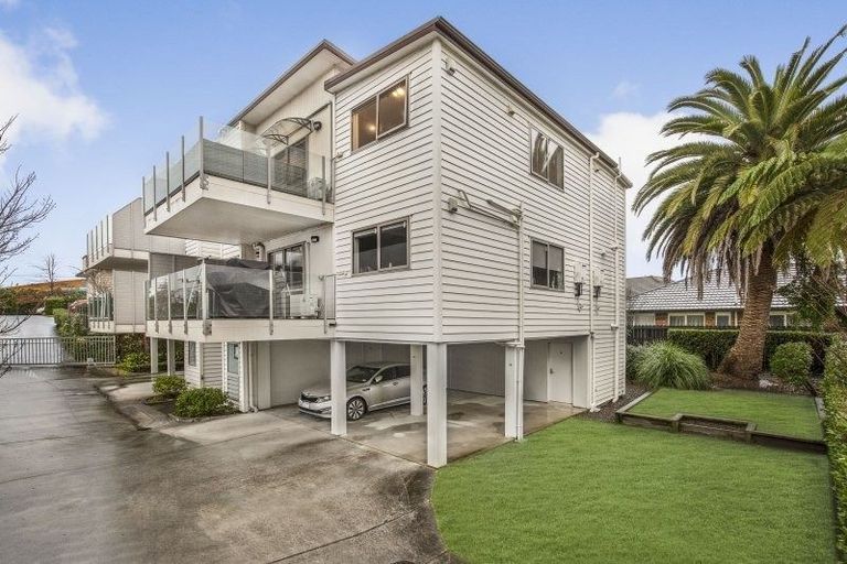 Photo of property in 12-14 Clevedon Road, Papakura, 2110