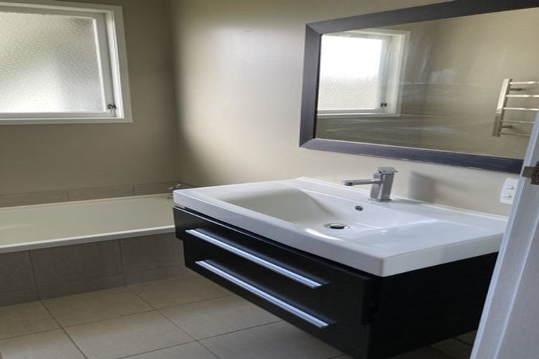 Photo of property in 11 Thackeray Place, Owhata, Rotorua, 3010