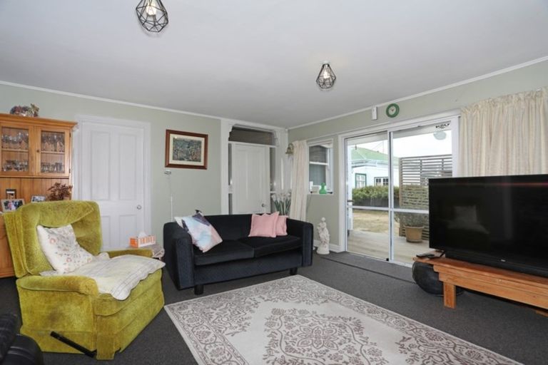 Photo of property in 16 Toia Street, Marton, 4710