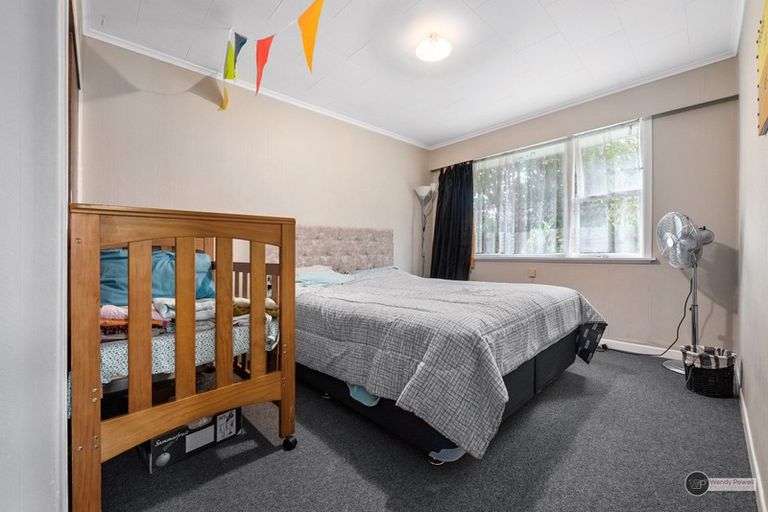 Photo of property in 2/11 Sutherland Avenue, Silverstream, Upper Hutt, 5019