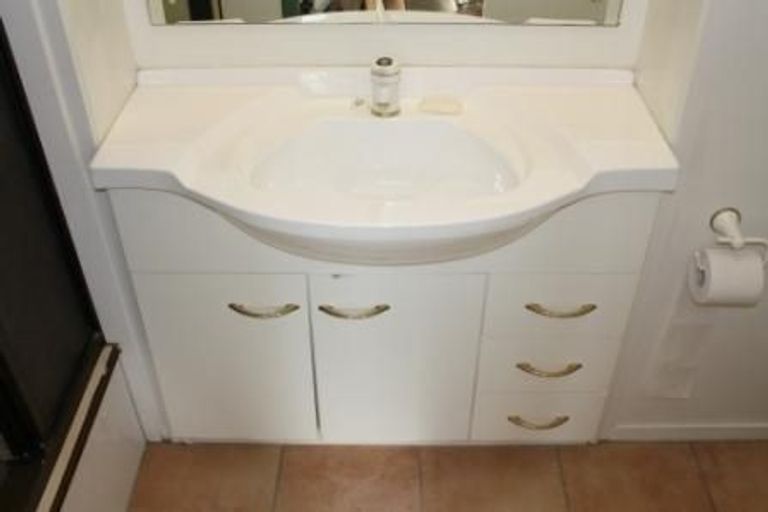 Photo of property in 22 Lastel Place, Shelly Park, Auckland, 2014