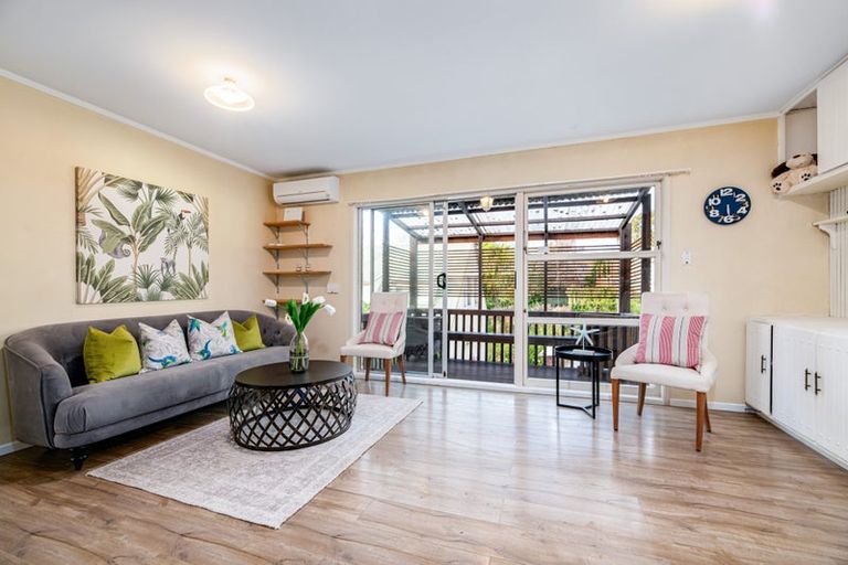 Photo of property in 2/7 Dakota Avenue, Beach Haven, Auckland, 0626