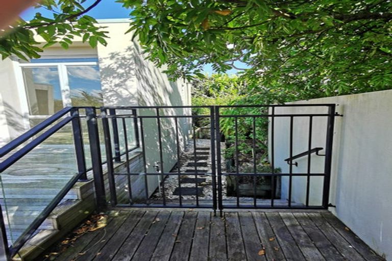 Photo of property in 20 Bournemouth Terrace, Murrays Bay, Auckland, 0630