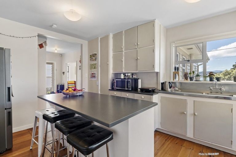 Photo of property in 302 Queens Drive, Lyall Bay, Wellington, 6022