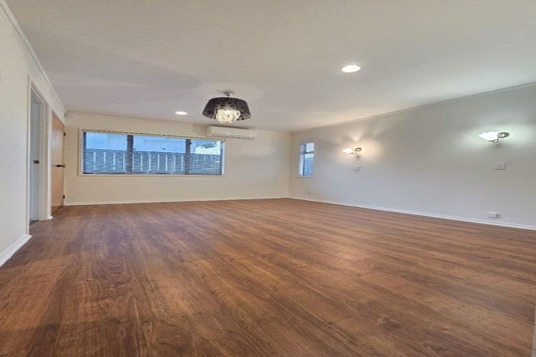 Photo of property in 14 Waimana Road, Conifer Grove, Takanini, 2112