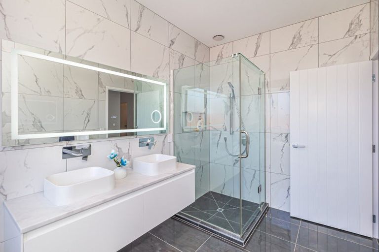 Photo of property in 18 Phoenix Palms Grove, Levin, 5510
