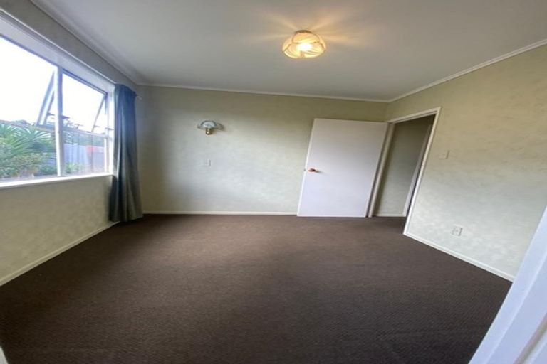 Photo of property in 52 Hobart Crescent, Wattle Downs, Auckland, 2103