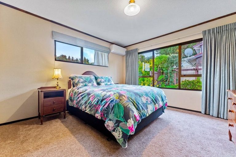 Photo of property in 18 Kennedy Avenue, Forrest Hill, Auckland, 0620
