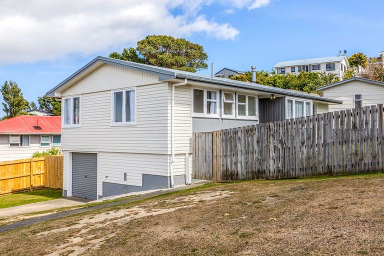 Photo of property in 17 Sombrero View, Ascot Park, Porirua, 5024