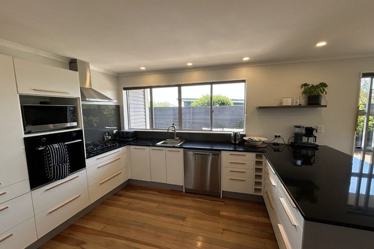 Photo of property in 29 Kiriwai Road, Paremata, Porirua, 5024