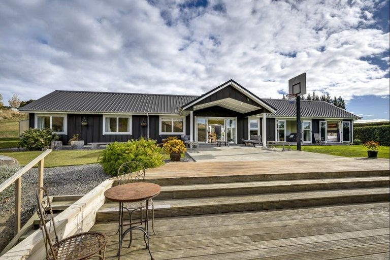 Photo of property in 1011 Kahuranaki Road, Kahuranaki, Havelock North, 4295