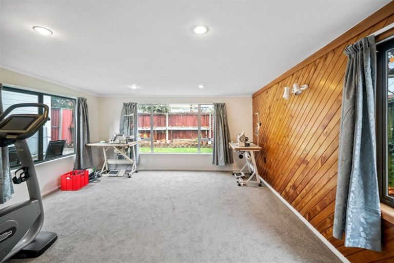 Photo of property in 183 Avonhead Road, Avonhead, Christchurch, 8042