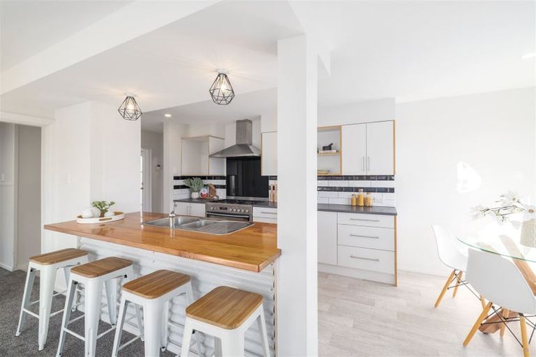 Photo of property in 14 Rowcliffe Crescent, Avonside, Christchurch, 8061