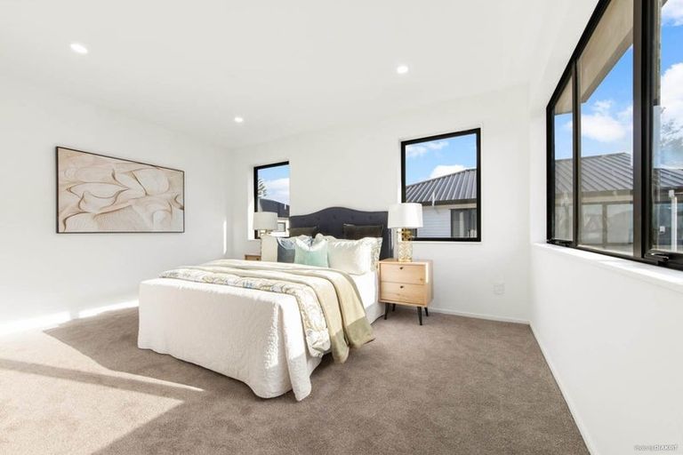 Photo of property in 18 Hava Place, Green Bay, Auckland, 0604