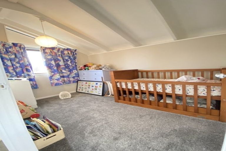 Photo of property in 3/25a Beach Road, Te Atatu Peninsula, Auckland, 0610