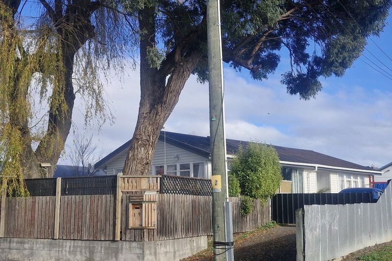 Photo of property in 19 Lambeth Crescent, Northcote, Christchurch, 8052