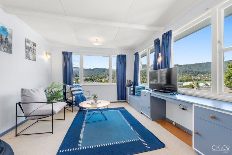 Photo of property in 41 Logie Street, Stokes Valley, Lower Hutt, 5019