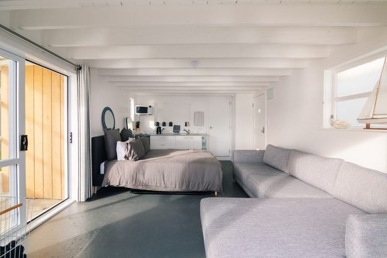 Photo of property in 18c Trevor Terrace, Paremata, Porirua, 5024