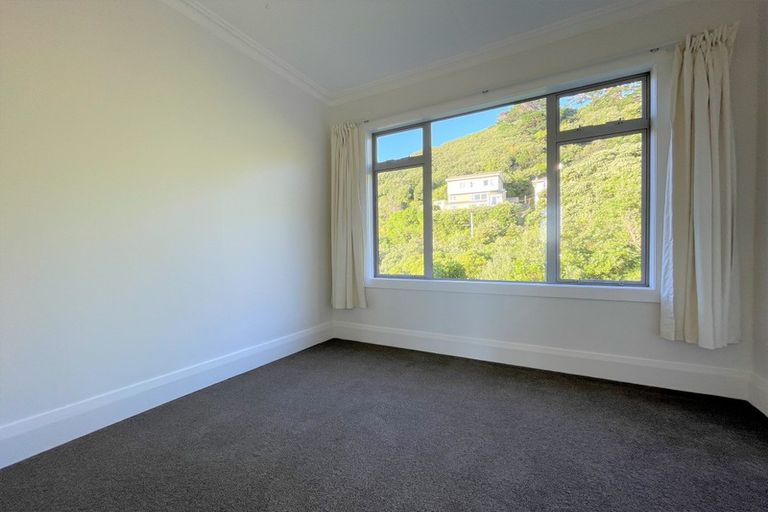 Photo of property in 24 Hungerford Road, Lyall Bay, Wellington, 6022
