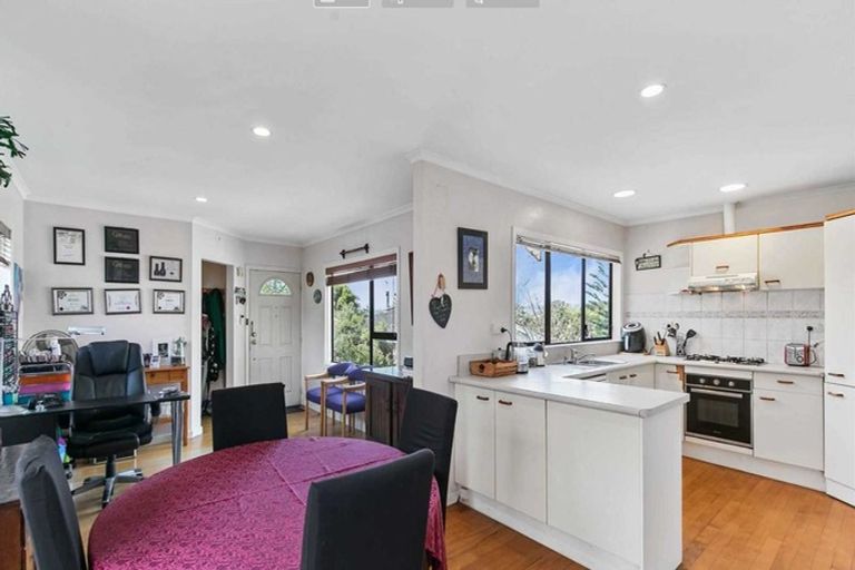 Photo of property in 12 Ellesmere Crescent, Pakuranga Heights, Auckland, 2010