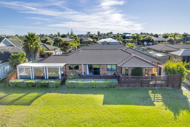 Photo of property in 16 Gibson Place, Papamoa Beach, Papamoa, 3118