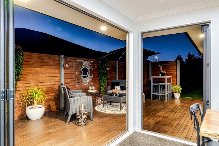 Photo of property in 3 Saint Heliers Grove, Fitzherbert, Palmerston North, 4410