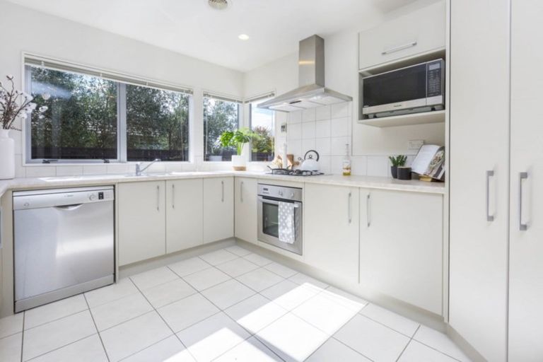 Photo of property in 4 Ronald Scott Grove, Riverstone Terraces, Upper Hutt, 5018