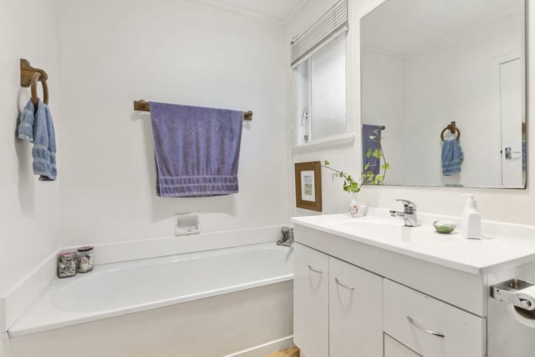 Photo of property in 20 Pinedale Place, Henderson, Auckland, 0610