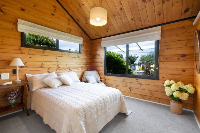 Photo of property in 301 Mangorei Road, Merrilands, New Plymouth, 4312