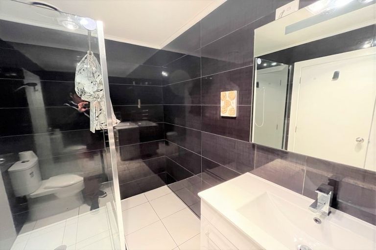 Photo of property in 38 Sylvan Crescent, Te Atatu South, Auckland, 0610