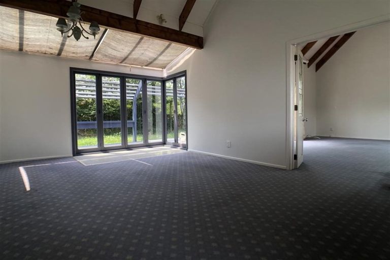 Photo of property in 7 Portsea Place, Chatswood, Auckland, 0626