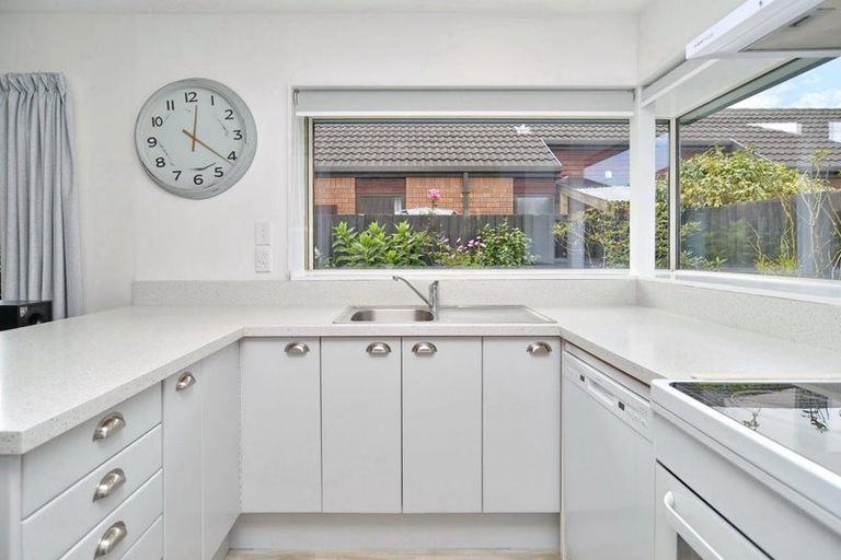Photo of property in 2/43 Kedleston Drive, Avonhead, Christchurch, 8042