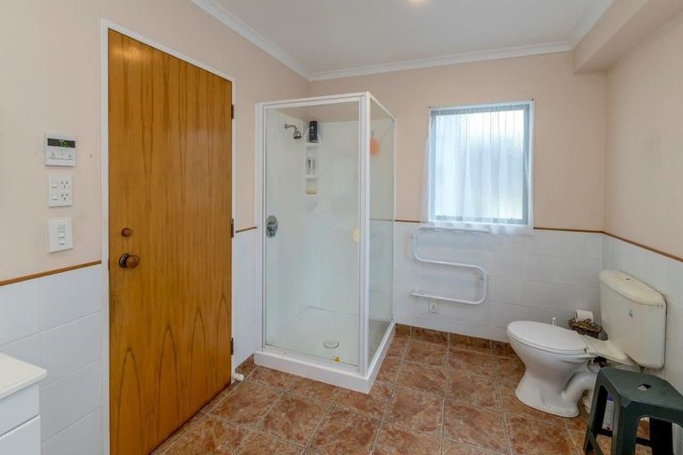 Photo of property in 36 Eruini Street, Waikanae Beach, Waikanae, 5036