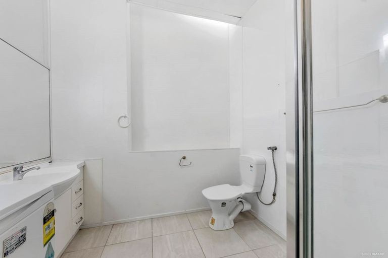 Photo of property in 15 Target Road, Totara Vale, Auckland, 0629