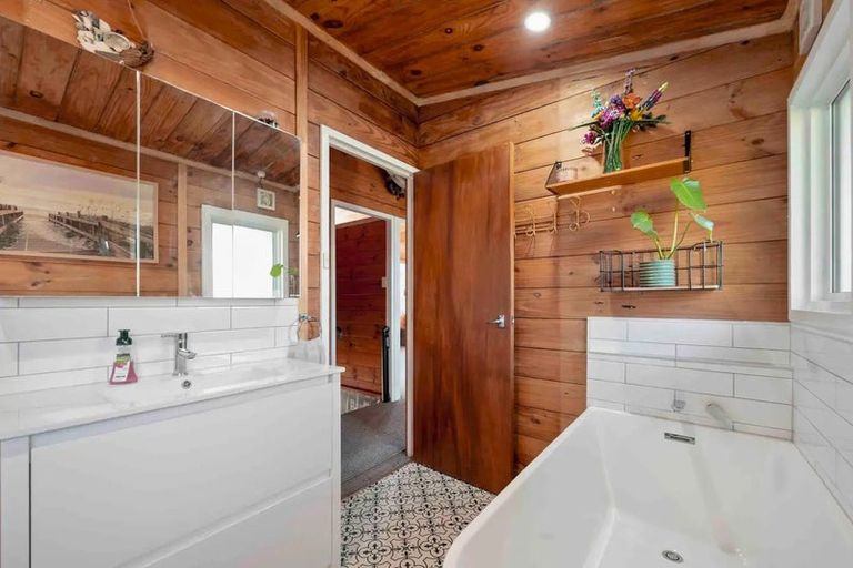 Photo of property in 25 Russell Crescent, Western Heights, Rotorua, 3015