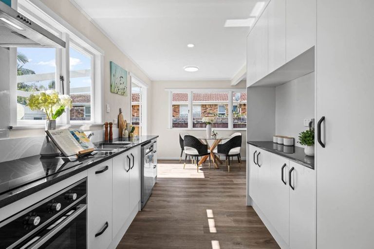 Photo of property in 77 Dale Crescent, Pakuranga, Auckland, 2010